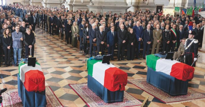 Mattarella, Meloni e lacrime: in migliaia ai funerali dei carabinieri uccisi nel veronese