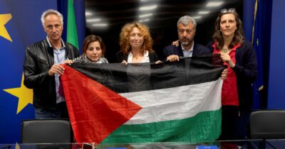 Copertina di Israele ha sequestrato i telefoni di tre parlamentari italiani sulla Flotilla: il governo tace