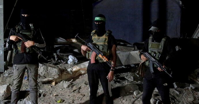 Hamas: “Restiamo a Gaza, disarmo solo dietro condizioni”. Trump dopo le minacce invia Witkoff