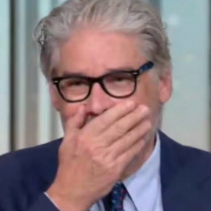 “Abbiate pietà, è l’età ma tengo duro”: Paolo Del Debbio si dimentica di dover condurre “Dritto e Rovescio”. La gaffe a “4 di Sera”