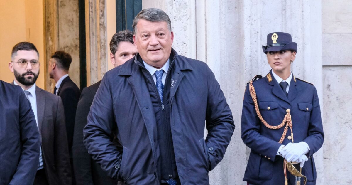 in manovra flat tax al 5 sugli aumenti di stipendio legati a rinnovi contrattuali la uil si smarca dalla cgil era nostra richiesta