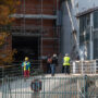 Copertina di Incidente sul lavoro nel cantiere Torino Expo, operaio schiacciato da una rete metallica: morto 42enne