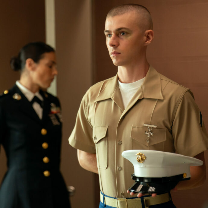 “Netflix con la serie tv Boots continua a produrre e diffondere spazzatura woke al proprio pubblico e ai bambini”: il Pentagono è furibondo