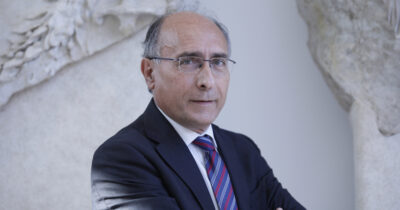 Copertina di “Favori in cambio di soldi e tessere di FdI”: arrestato consigliere regionale del Lazio. Indagato pure l’assessore ai Rifiuti