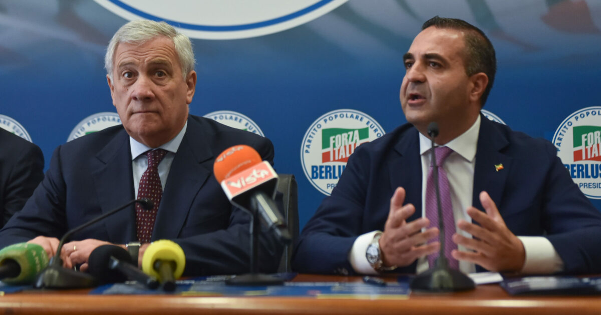 il dopo kirk 232 gi224 finito tajani invit242 alla moderazione il moderato deputato di forza italia al comizio grida ilaria salis andrebbe presa a calci nel c8230