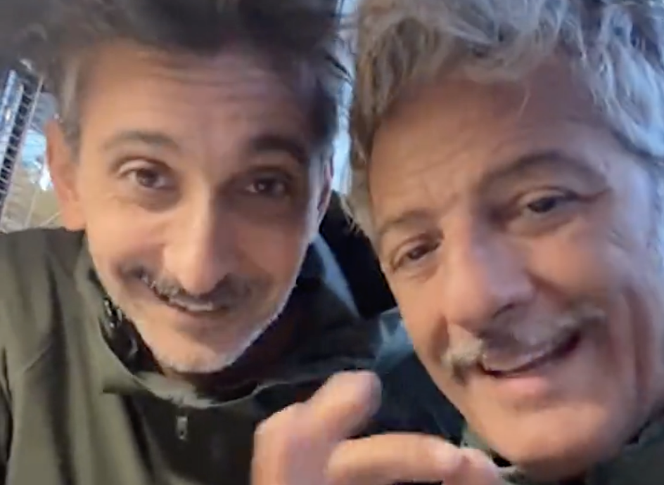 “Dopo il Tg1 ma prima dei pacchi? Tra Tg1 e pacchi non c’è niente”: Fiorello annuncia il ritorno su Rai 1 – VIDEO “Dopo il Tg1 ma prima dei pacchi? Tra Tg1 e pacchi non c’è niente”: Fiorello annuncia il ritorno su Rai 1 – VIDEO