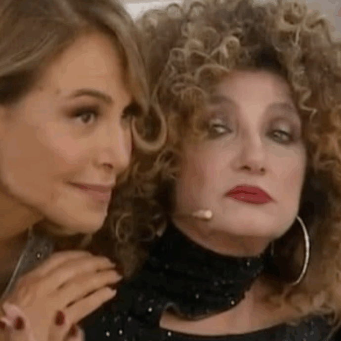 “Quando ballava Barbara D’Urso le si vedevano le mutande bianche, poi la smutandata sarei io. Danno 9 e 10 a gente che non fa niente”: Marcella Bella furiosa