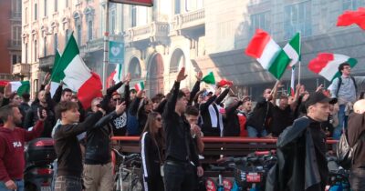 Copertina di Saluti romani, insulti e tensione coi pro-Pal: il presidio dell’ultradestra a Milano – Video