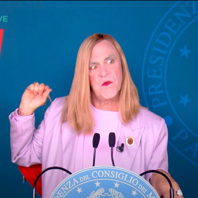 Crozza-Meloni e la sua vita da ‘miss Mondo’: “Ringrazio Donald, la giuria e tutti quelli che hanno creduto in me” – Video