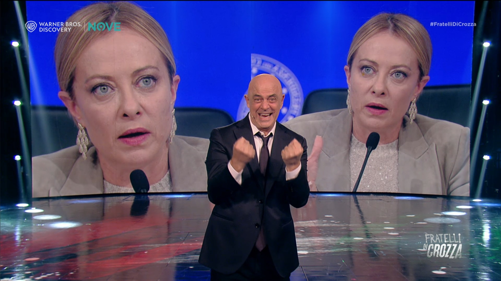crozza e l8217ironia sulla manovra di meloni con una mano di danno 3 euro e con l8217altra ti svuotano il portafogli 8211 video