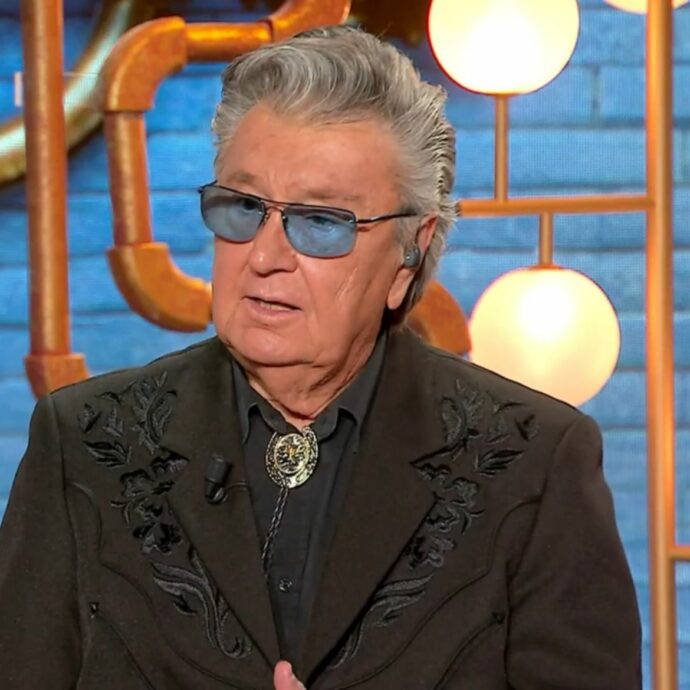 “Sono nato privo del nervo uditivo in un orecchio, eppure ho fatto 200 milioni di concerti. Ho provato di tutto: anfetamine, hashish, marijuana”: così Bobby Solo