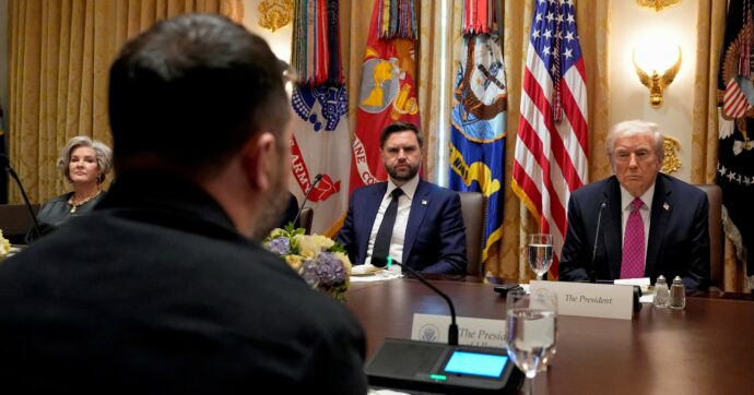 Trump (ri)gela Zelensky: “Incontro teso”,  in attesa del vertice di Budapest con Putin