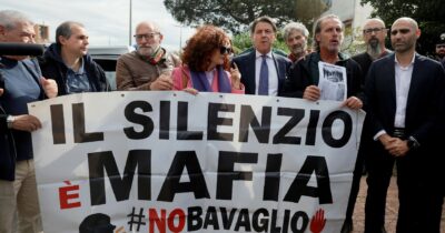 Copertina di Attentato a Ranucci, la mobilitazione: “Torniamo in piazza per Sigfrido ma senza bandiere di partito”