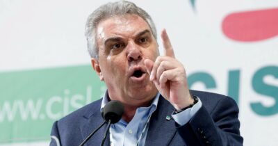 Copertina di Sud, Sbarra tenta il blitz anti Fitto: piazzare i suoi a Palazzo Chigi. Scontro con Meloni