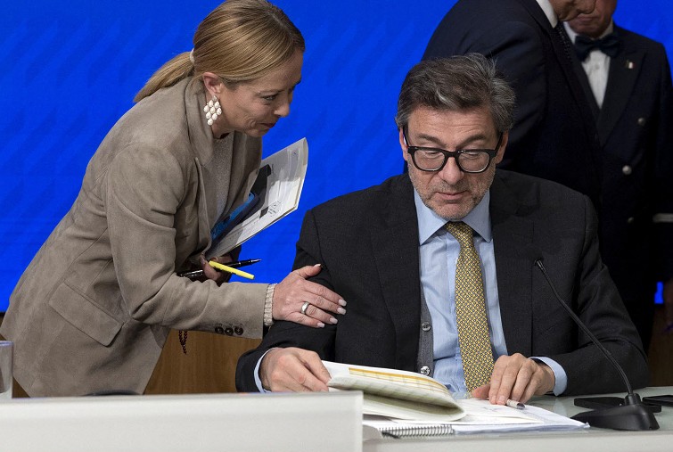 Manovra, i conti dell’Istat: l’85% delle risorse del taglio Irpef va ai più ricchi. E la revisione Isee premia i ceti medi con casa di proprietà Manovra, i conti dell’Istat: l’85% delle risorse del taglio Irpef va ai più ricchi. E la revisione Isee premia i ceti medi con casa di proprietà