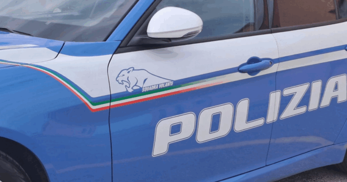 Roma, muore dopo l’arresto: i parenti distruggono le auto fuori dall’ospedale