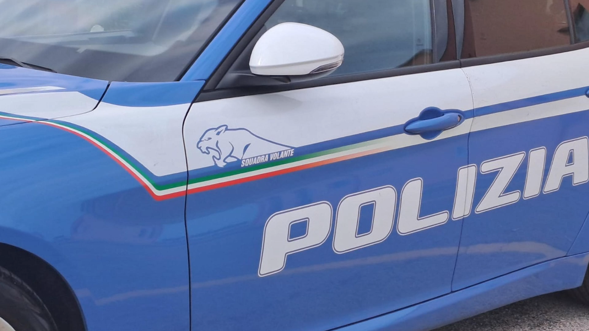 “Stai tranquilla, stiamo arrivando”, la telefonata della polizia con la vittima picchiata dall’ex a Varese: arrestato 40enne – Audio “Stai tranquilla, stiamo arrivando”, la telefonata della polizia con la vittima picchiata dall’ex a Varese: arrestato 40enne – Audio