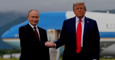 Copertina di Guerra in Ucraina, Trump: “Zelensky, molla il Donbass o verrai distrutto”