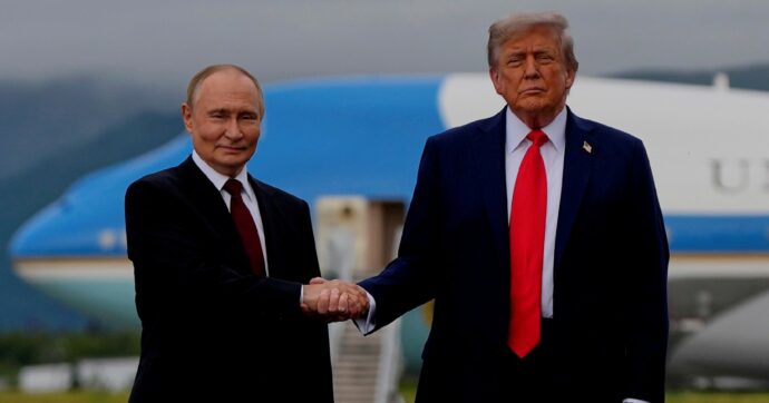 Guerra in Ucraina, Trump: “Zelensky, molla il Donbass o verrai distrutto”