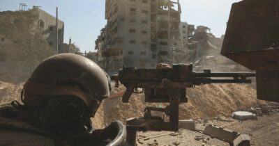 Copertina di “A Gaza una quiete apparente, Israele e Hamas non mollano le armi”: intervista a Alon Pinkas (Haaretz)