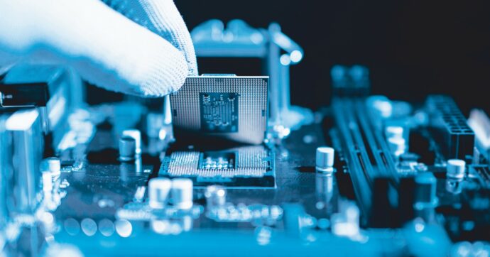 Guerra dei chip, perché l’Europa è in mezzo allo scontro tra Usa e Cina