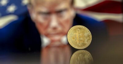 Copertina di Così il business criptovalute arricchisce Trump: profitti per 1 miliardo di dollari