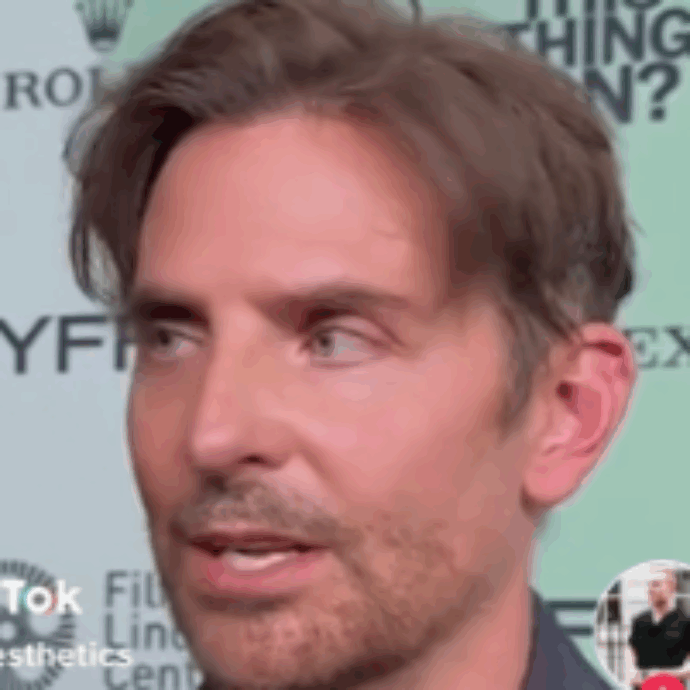 Che cosa è successo a Bradley Cooper? “Quello non è lui, è uno arrivato terzo a un concorso di suoi sosia”: la faccia dell’attore scatena i commentatori