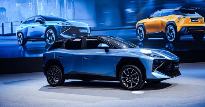 Omoda 4, il crossover futuristico debutta al Summit Omoda & Jaecoo 2025 di Wuhu