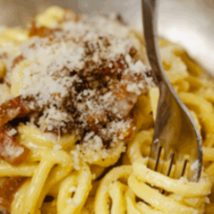 “Gli spritz e le carbonare si sono mangiati l’Italia. Le vie di Bologna, Firenze, Roma sono una sorta di parco divertimento del cibo”: ecco come il New York Times vede le città italiane