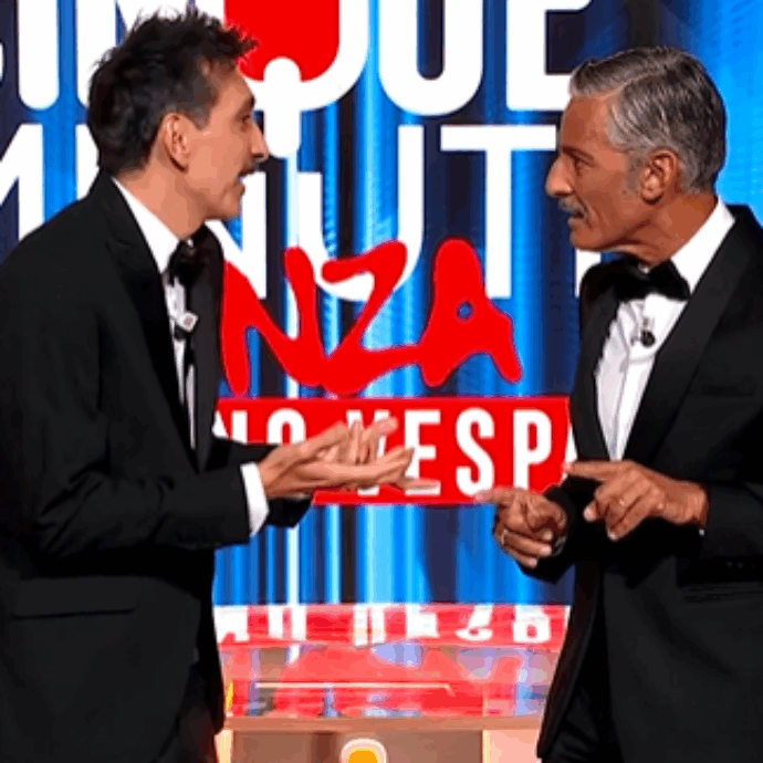 “Abbiamo fatto tutto ‘sto casino e ora sto a casa, non sto bene. Questo sia da monito: se solo provate a prendere il posto di Bruno Vespa…”: così Fiorello ‘rimanda’ La Pennicanza