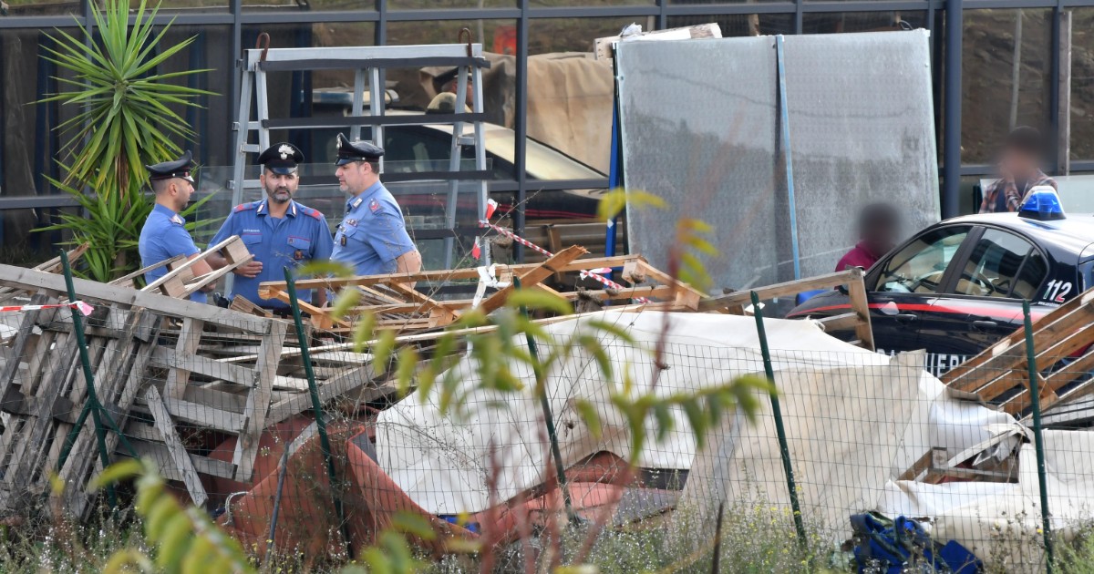Due incidenti mortali sul lavoro: operaio schiacciato da una lastra di vetro nel Catanese, 64enne precipita da un tetto nel Riminese Due incidenti mortali sul lavoro: operaio schiacciato da una lastra di vetro nel Catanese, 64enne precipita da un tetto nel Riminese