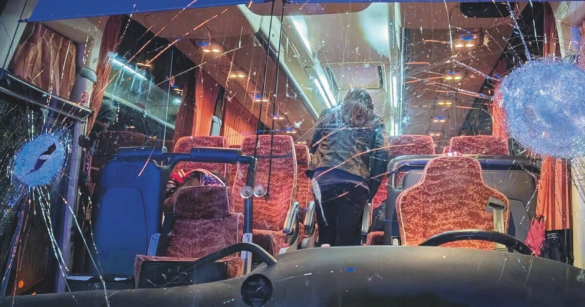 Rieti, assalto al bus dei tifosi di Pistoia: sarà eseguito il test del Dna di sei ultras. L’intercettazione: “Li abbiamo massacrati”