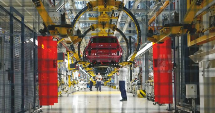 Nel Piano Italia di Stellantis l’Ad Filosa fa promesse ma dà poche certezze ai sindacati