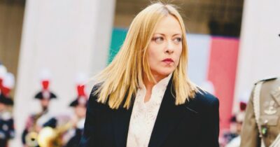 Copertina di Caso Schlein, Meloni fa la vittima. Ma dimentica quando durante la pandemia accusava Conte: ‘Scelte degne di un regime totalitario’