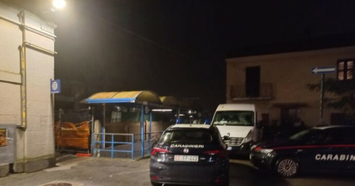 Tre giovani travolti da un treno alla stazione di Trecate (Novara): un morto e due feriti. Circolazione interrotta per diverse ore