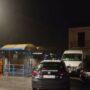 Copertina di Tre giovani travolti da un treno alla stazione di Trecate (Novara): un morto e due feriti. Circolazione interrotta per diverse ore