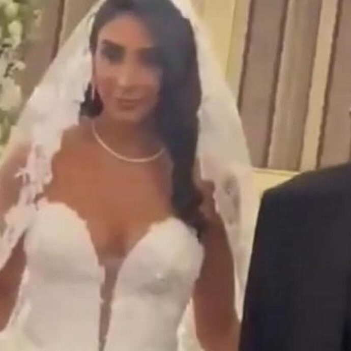 Abito bianco con scollatura vertiginosa, niente hijab e hotel di lusso: è polemica per le immagini delle nozze della figlia del consigliere di Khamenei