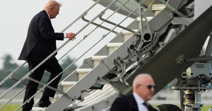 Florida, scoperta una piattaforma per cecchino con visuale sull’Air Force One di Trump
