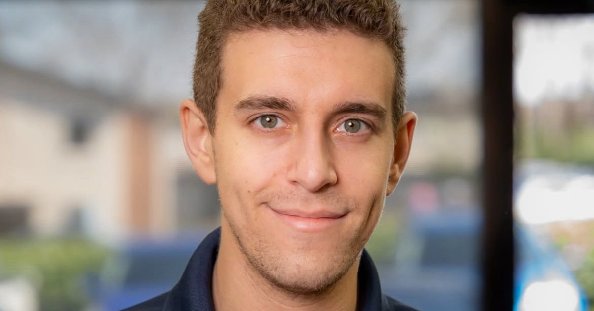 Morto Daniel Naroditsky, il gran maestro di scacchi e noto influencer aveva 29 anni: ignote le cause del decesso Morto Daniel Naroditsky, il gran maestro di scacchi e noto influencer aveva 29 anni: ignote le cause del decesso