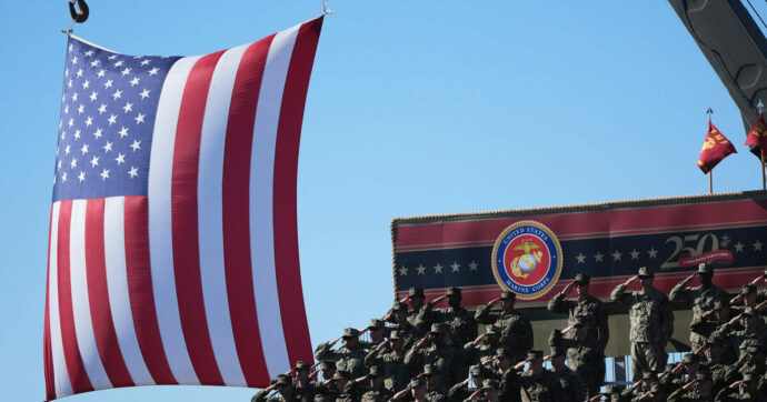 “Tanti auguri Us Navy!”. Ma i senatori americani nelle foto mettono navi da guerra russe e indiane