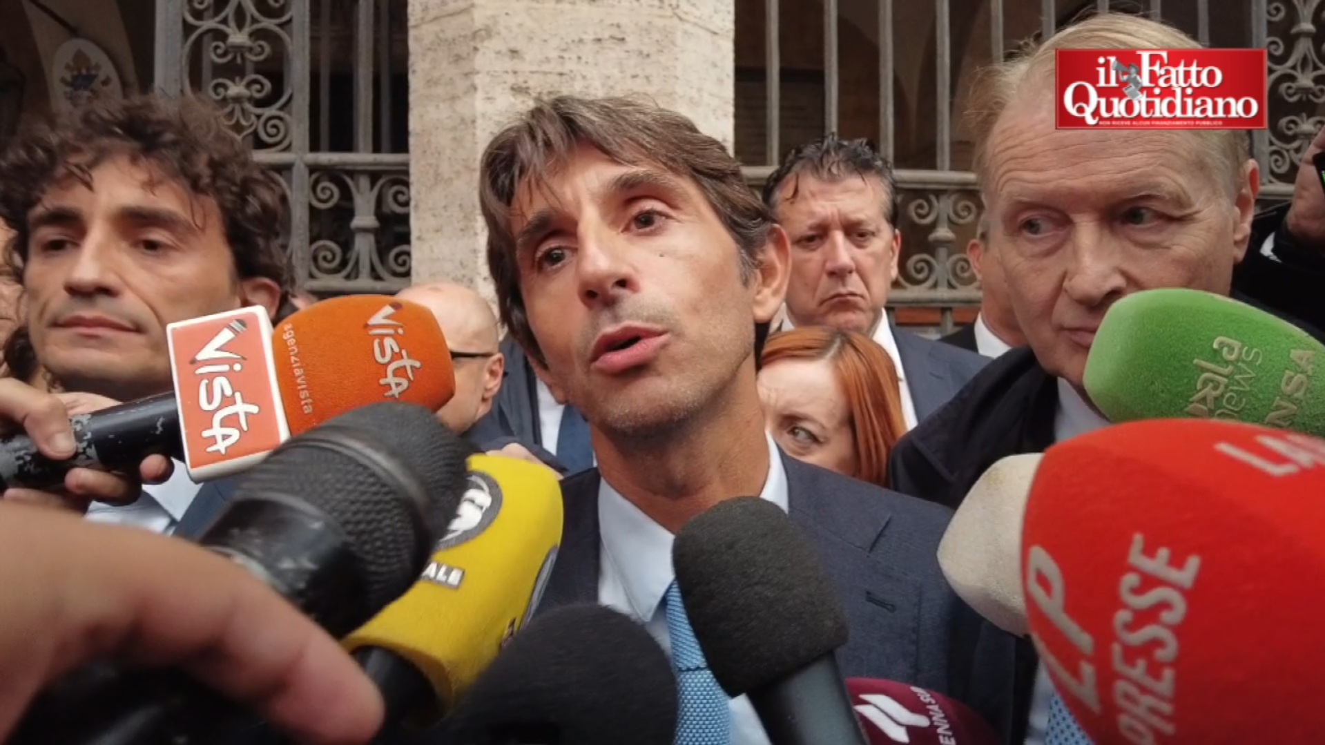 alla manifestazione per ranucci a sorpresa arriva pure la delegazione fdi ma niente retromarcia su querele e riforma delle liti temerarie