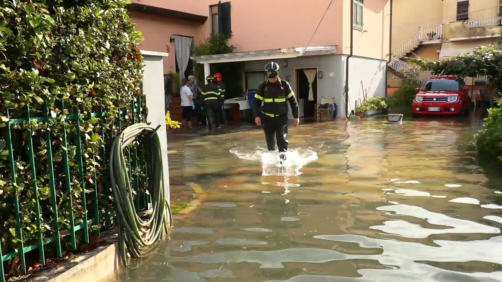 nubifragio a carrara cantine e sottopassi allagati 131 millimetri di pioggia in sei ore 8211 video