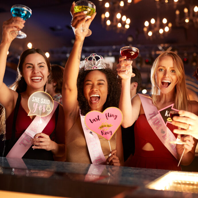 “Non ho i soldi per partecipare all’addio al nubilato di mia cognata, mia suocera si è arrabbiata. Sono io la stro**a?”: lo sfogo di una donna su Reddit