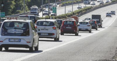 Copertina di Arriva la patente a 17 anni, ma gli esami saranno più severi