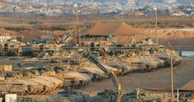 Copertina di Gaza e Israele. Vance (Usa) commissaria Netanyahu. Lui silura il consigliere