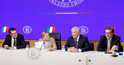 Copertina di Manovra, testo bloccato, divise in rivolta: Noi poliziotti e militari traditi dal governo