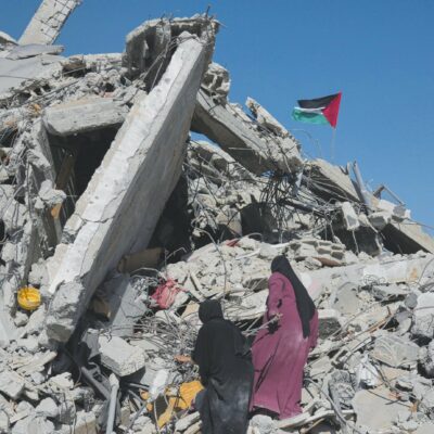 Copertina di “I giovani possono fermare  la corsa alla guerra mondiale”