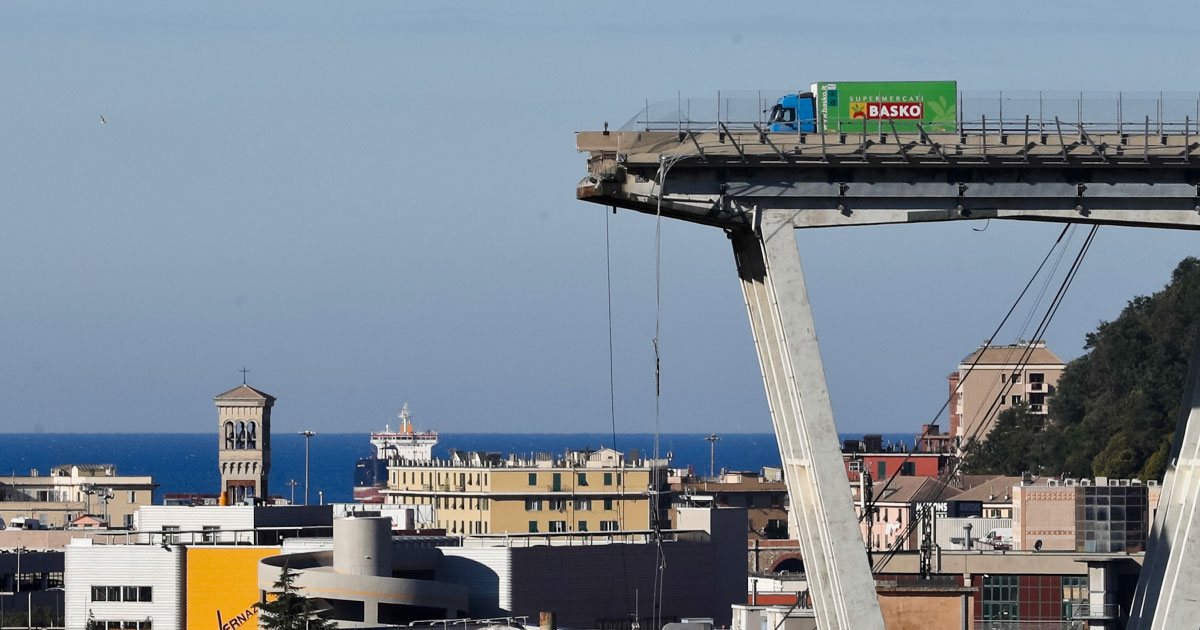 Ponte Morandi, al processo per il crollo è il giorno delle vittime: “La finanza si è mangiata l’industria. Aspi ha fallito sotto gli occhi dello Stato”