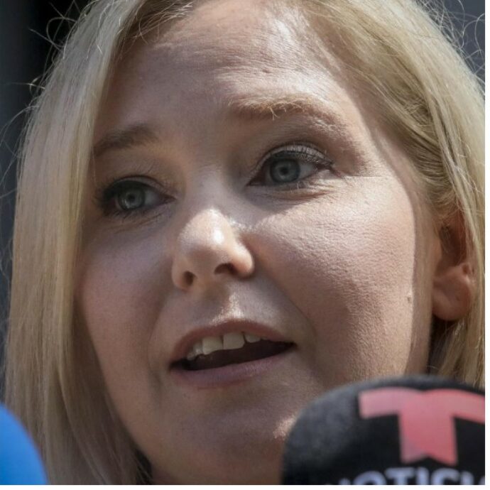 “Il principe Andrea scatenò dei troll per bloccare la pubblicazione delle foto compromettenti con Virginia Giuffrè”: le rivelazioni choc nel memoir