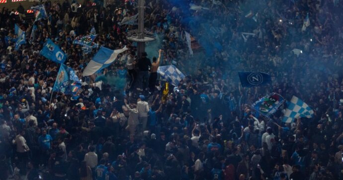 “Volevamo bere una birra e siamo stati trattati da criminali. È scandaloso”: il racconto di uno dei tifosi del Napoli arrestati a Eindhoven